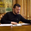 Податок на посилки й доходи з платформ: президент підписав закони