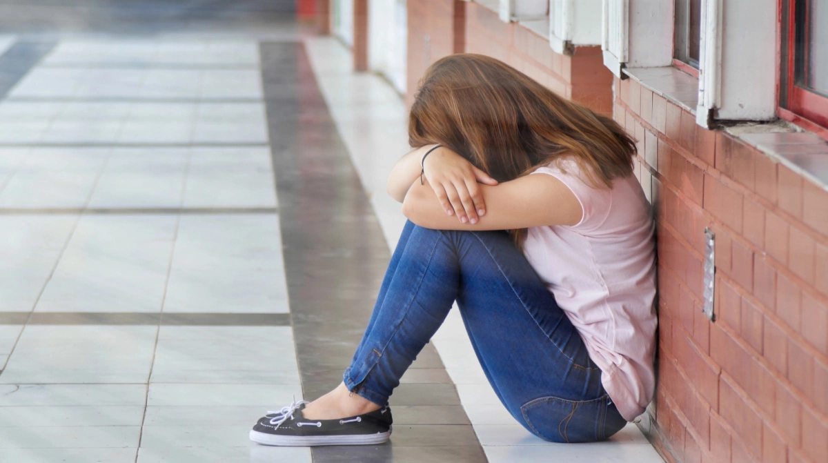 «Викрали зі школи»: у Києві дитину забрали до соцзакладу через сумнівний висновок про стан матері