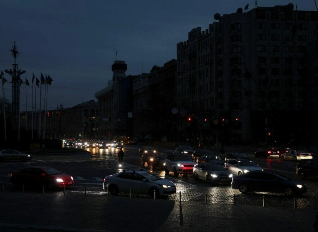 Російська атака знеструмила чотири райони Києва: що відомо