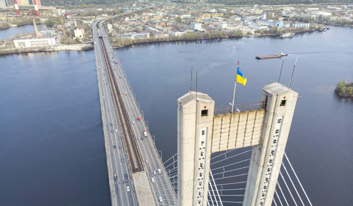 Південним мостом у Києві відновили рух — які обмеження діють