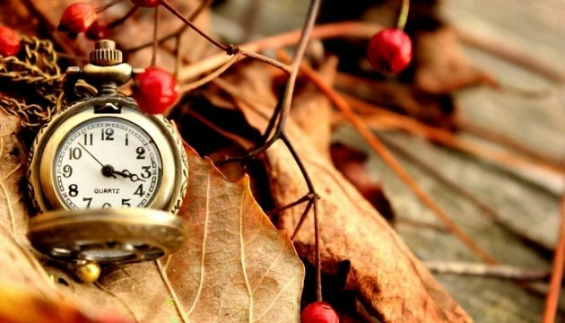 Україна востаннє переходить на зимовий час 25 жовтня: коли переводити годинники