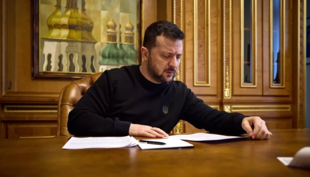Воєнний стан і мобілізацію хочуть продовжити до січня 2027 року: Зеленський подав законопроєкти до Ради