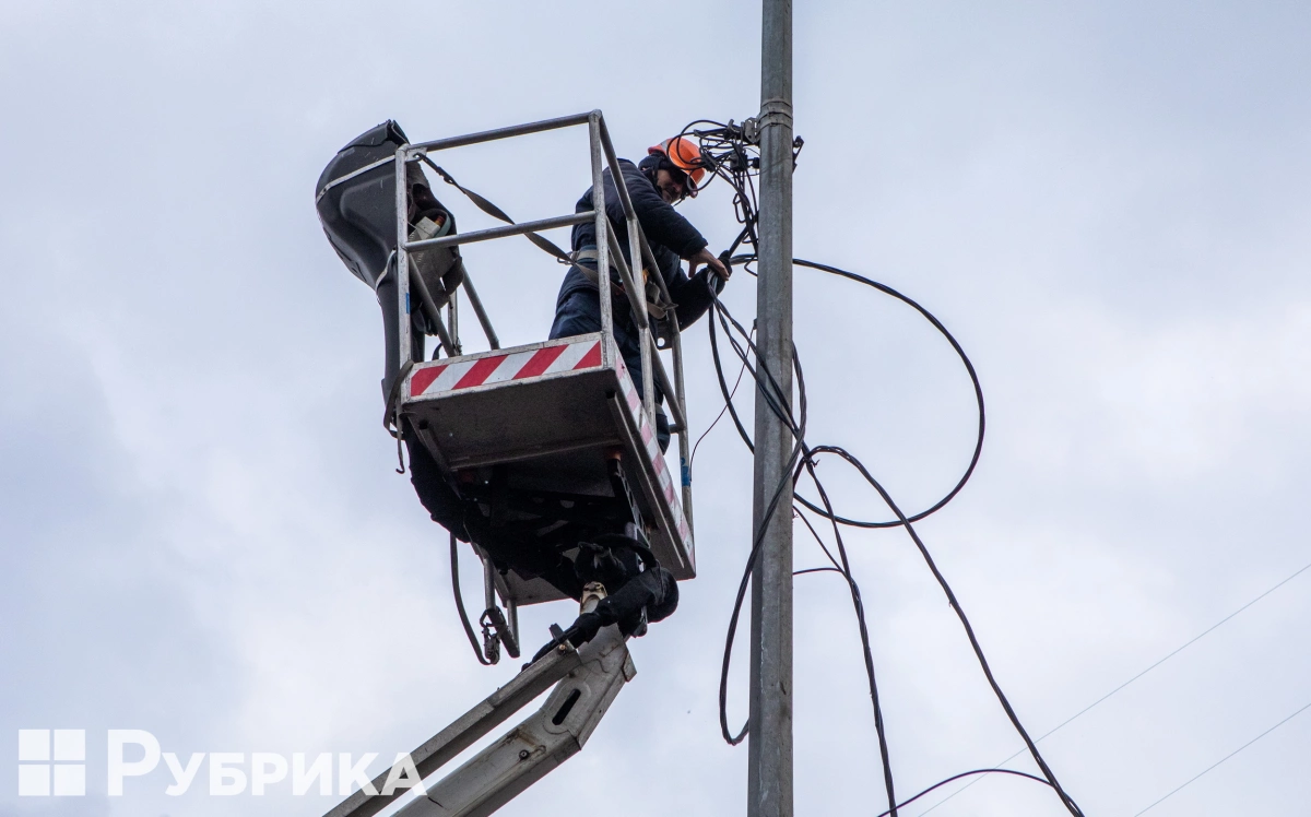 Конотоп п’яту добу без світла: уряд терміново відновлює електропостачання
