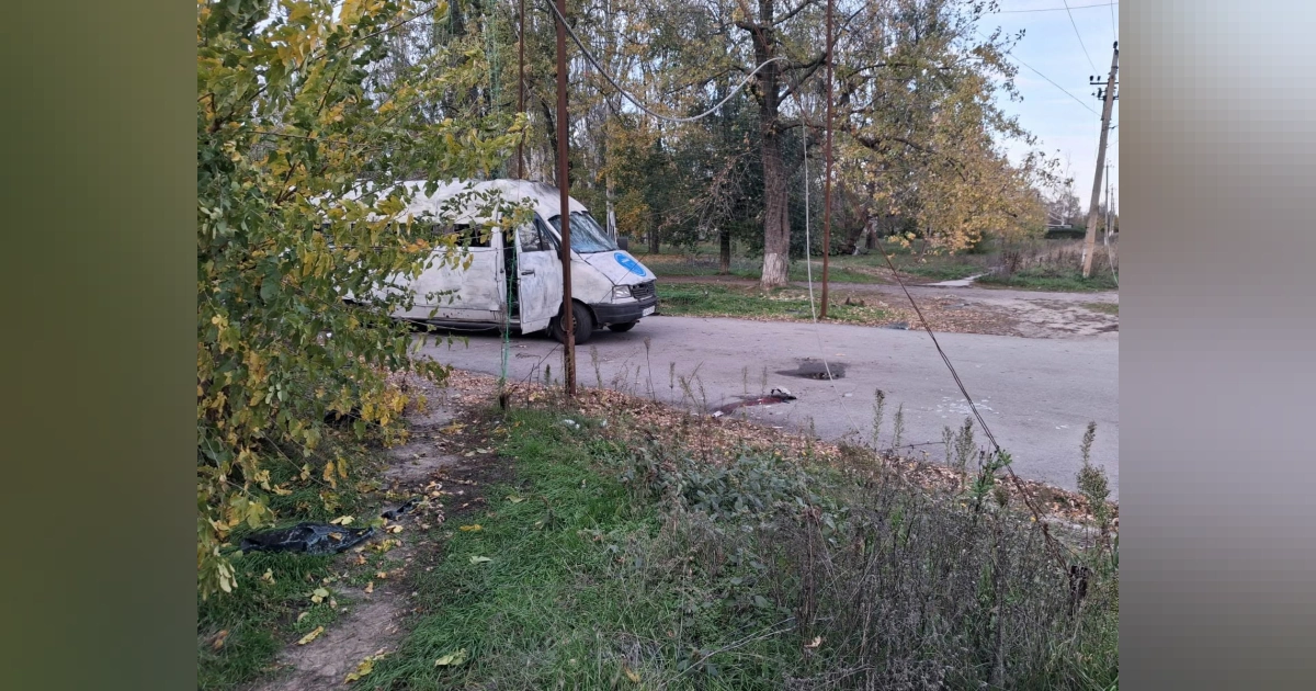 Російський FPV-дрон атакував гуманітарний автобус на Запоріжжі: загинула жінка, троє людей поранені