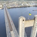 Південний міст у Києві частково відкривають після атаки: кому дозволять проїзд і які обмеження діятимуть