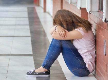 «Викрали зі школи»: у Києві дитину забрали до соцзакладу через сумнівний висновок про стан матері